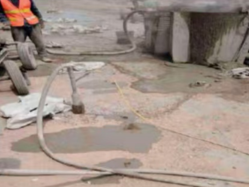 防城水泥混凝土路面板底注浆技术 路面脱空注浆整治方案